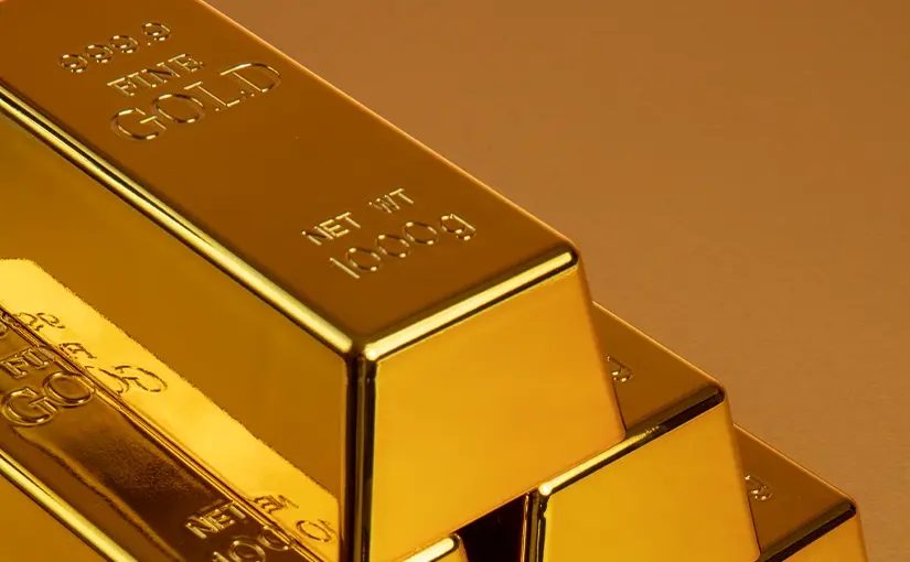 Gold Hits 3-Week High as Dollar Weakens