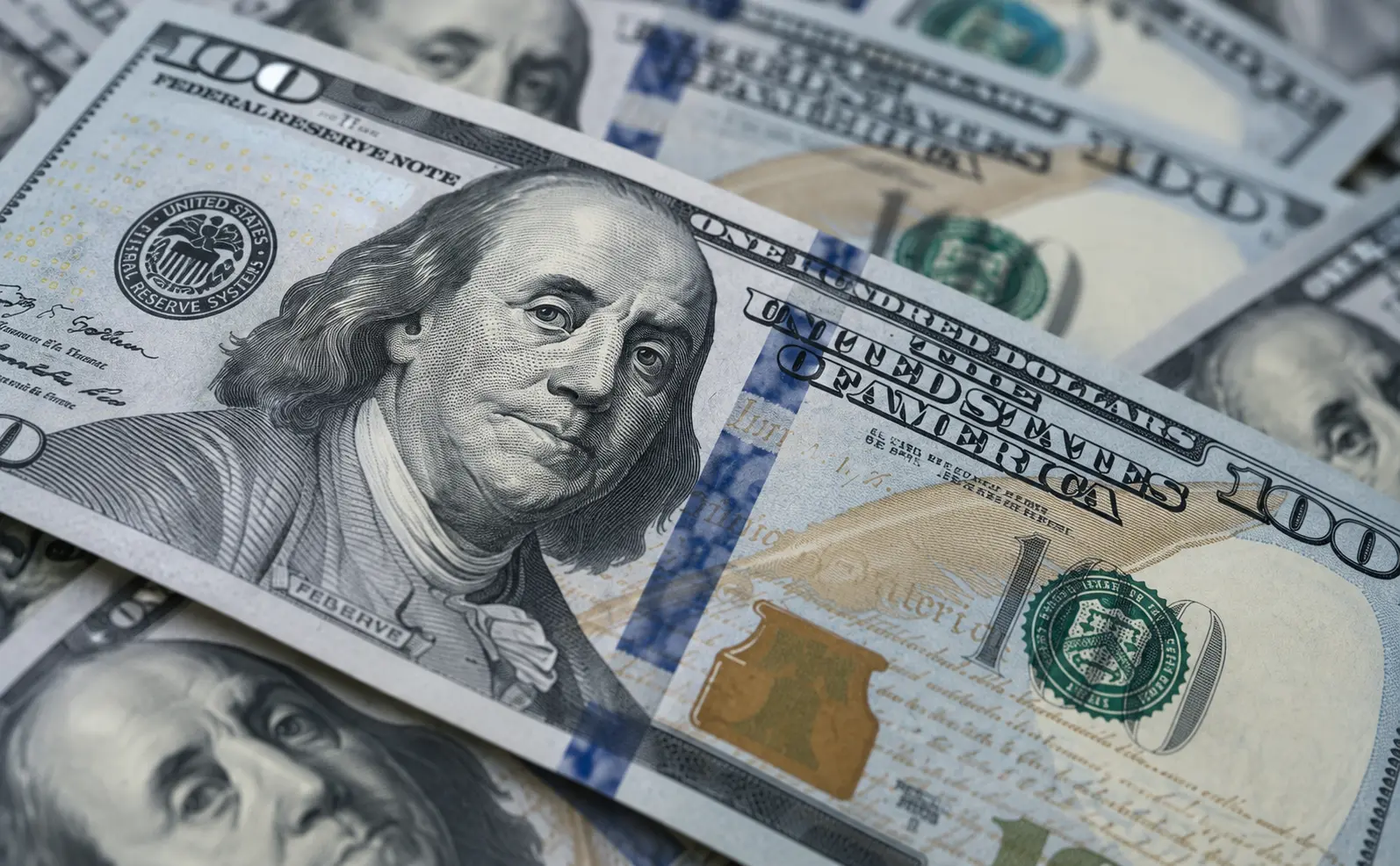 Postura hawkish da Fed impulsiona o dólar
